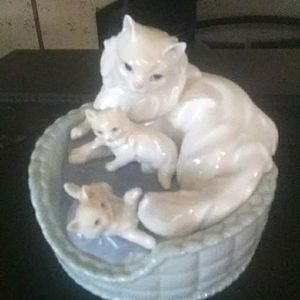 Llardo " Ditty Care" Porcelain Figurine